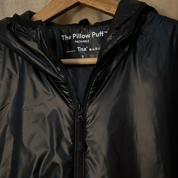 Aritzia TNA the Pillow Puff Packable (light puffer) Jacket - Small - Black - Picture 12 of 12